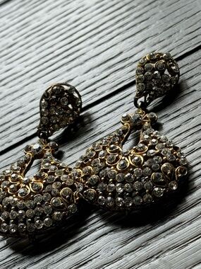 Elegant Gold-Tone Crystal Drop Earrings - Gold and Clear stones